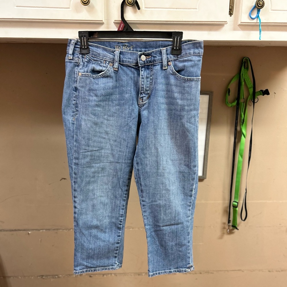Size 8. Old Navy. Capri. The Flirt.